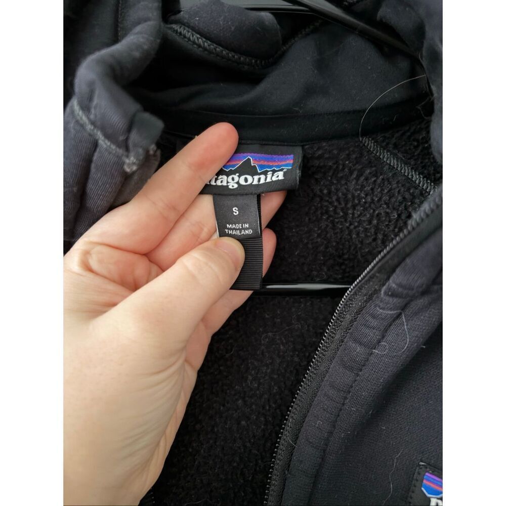 Patagonia Women’s Black Tech Fleece Hoodie Size Small (missing drawstrings) - Picture 6 of 7